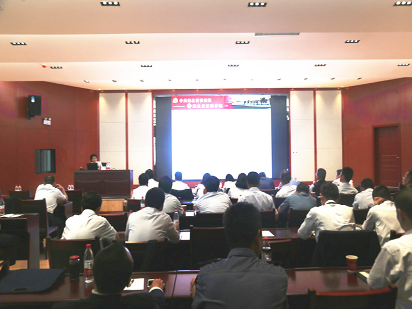 1540906351993603.jpg 3 赵静教授作专题报告.jpg