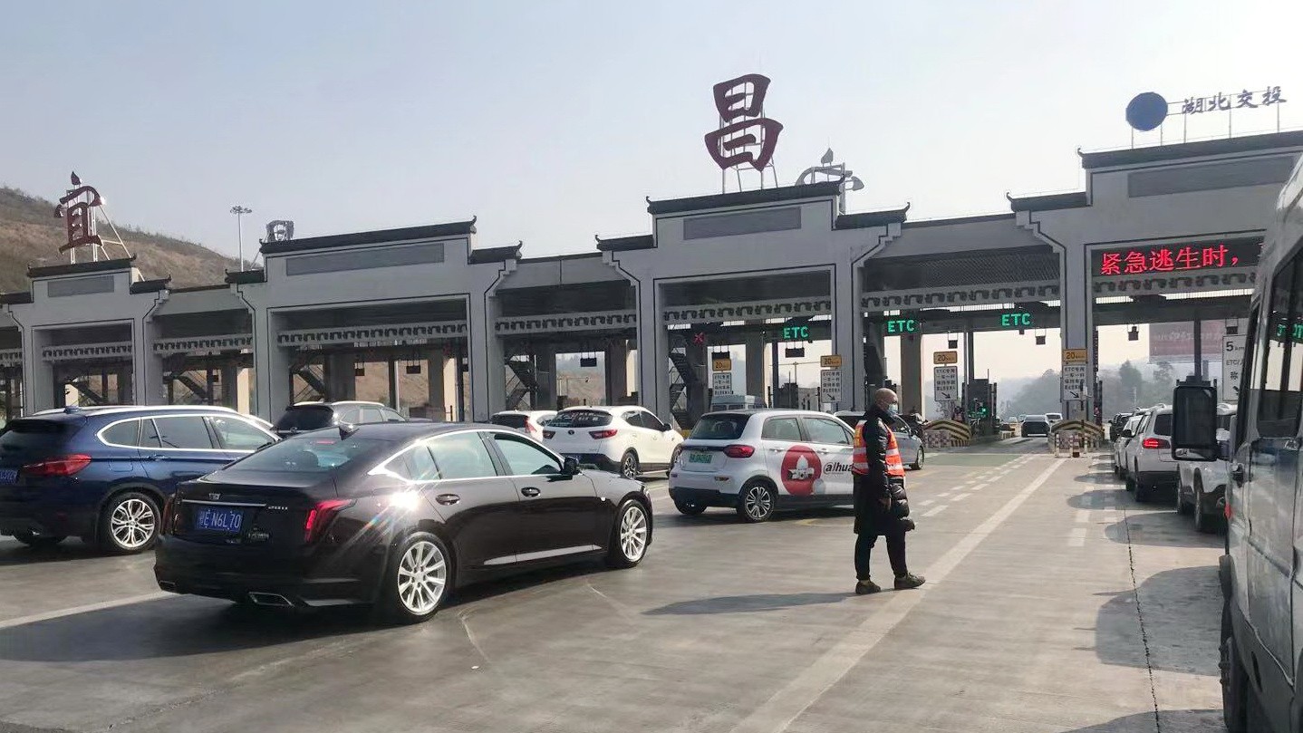 1609728298877504.jpg 二、1月1日,楚天公司宜昌所,快速反应处理交通阻塞.1.jpg