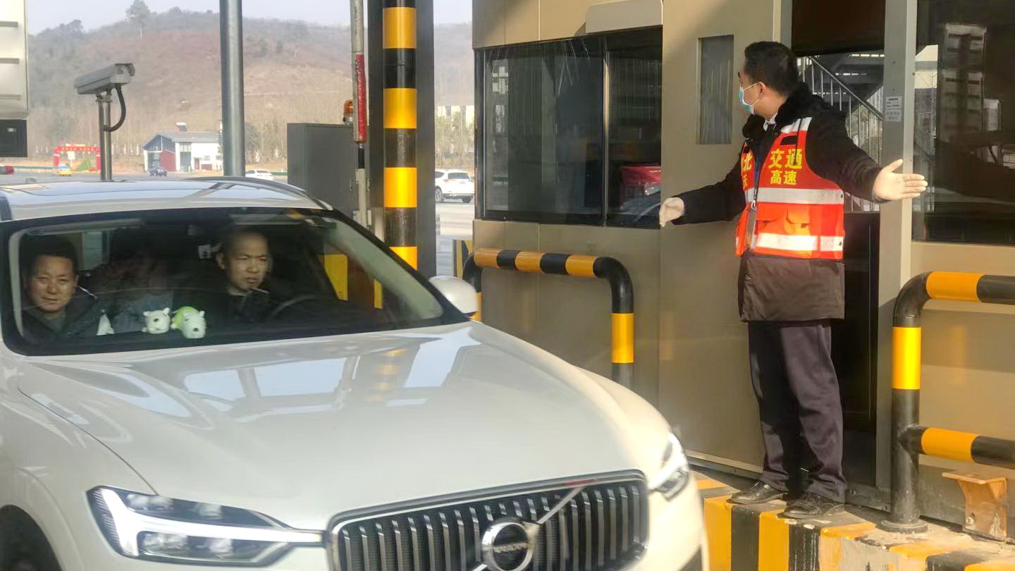 1609728309593838.jpg 二、1月1日,楚天公司宜昌所,快速反应处理交通阻塞.2.jpg