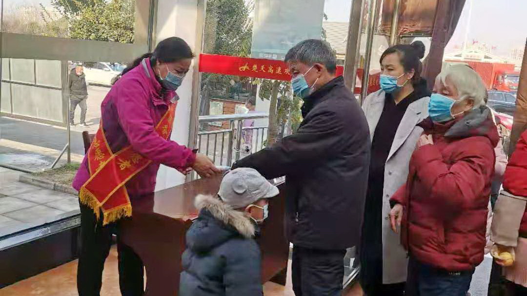 1609748613287839.jpg 六、1月1日,楚天公司潜江服务区,严格落实“保畅通、保服务、保安全”三保要求.3.jpg