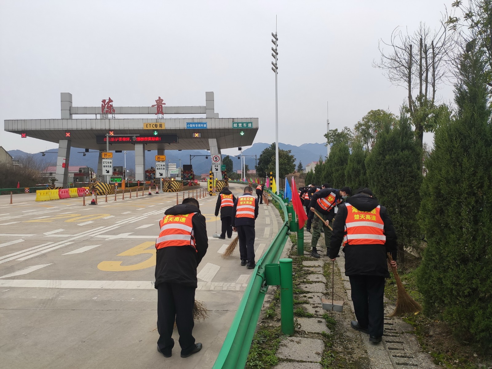 1613712642127696.jpg 2.3美化收费现场.jpg