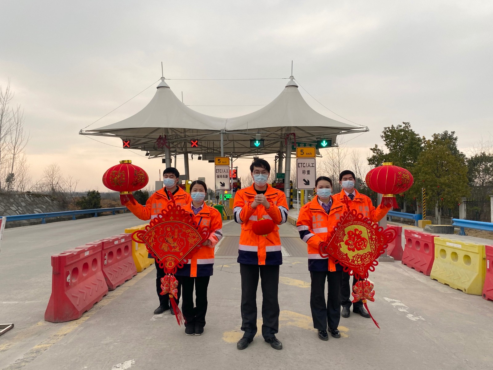 1613712655128729.jpg 2.4营造新年氛围.JPG