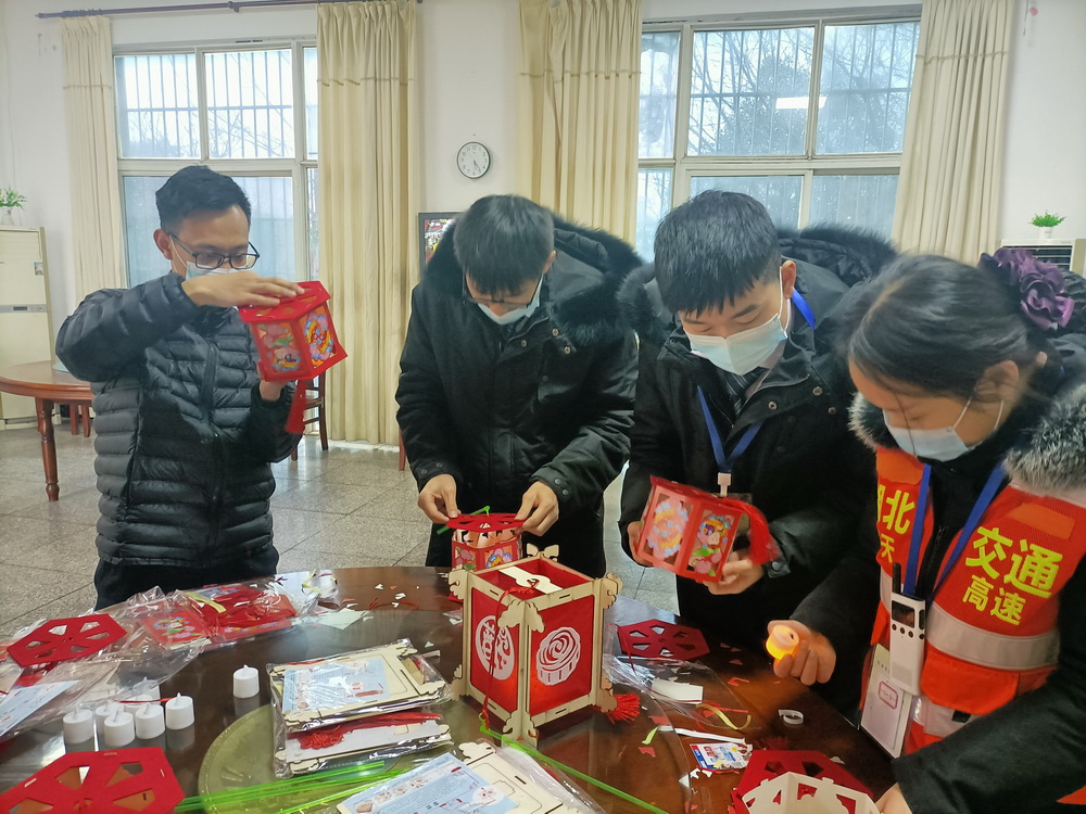 1614566331877891.jpg 制花灯1.jpg