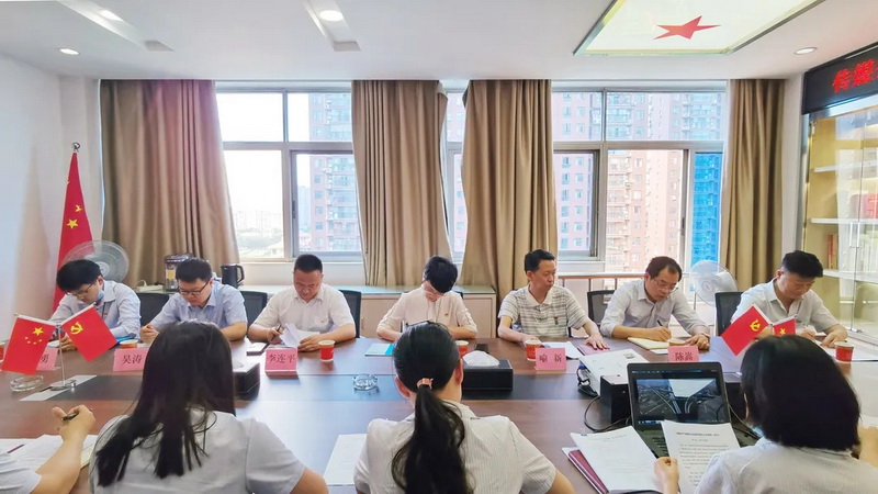 1621495607745138.jpg 5月10日,省交投集团公司纪委派驻纪检二组组长、楚天公司党委委员周婷以普通党员身份参加传媒公司党支部“深化‘510•我要廉’品牌 推进清廉国企建设”主题活动。1.webp.jpg